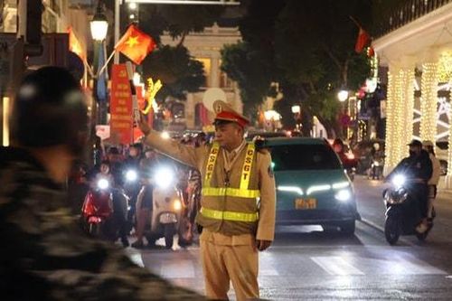 Hà Nội giữ vững an ninh, giao thông thông suốt trong đêm Giáng sinh