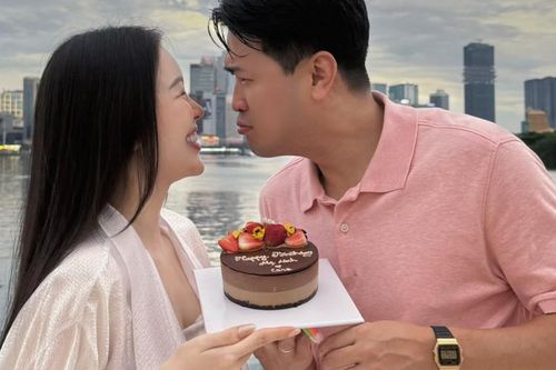 Con trai tỷ phú Johnathan Hạnh Nguyễn có động thái gây chú ý dành cho bà xã nhân dịp Giáng sinh