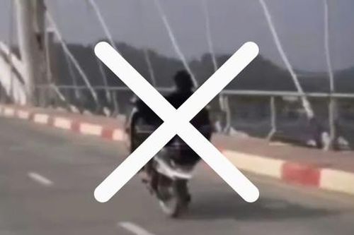 Tịch thu phương tiện của thanh niên 17 tuổi điều khiển xe máy không bằng lái, 'bốc đầu' xe