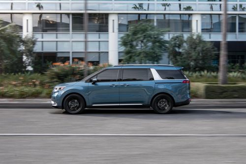 Cửa trượt Kia Carnival 'kéo' hãng xe vào vụ kiện tụng với khách hàng