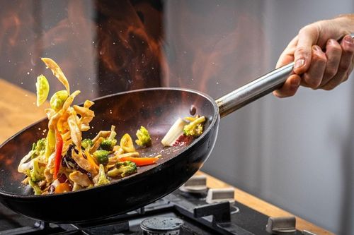 Vì sao dùng mỡ lợn chiên xào lại ngon hơn dầu ăn?