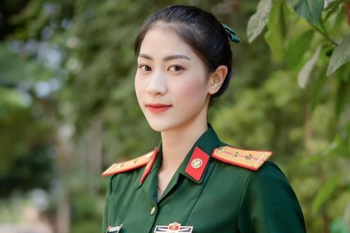 Ảnh gây sốt của hoa khôi bóng chuyền mang hàm Đại úy