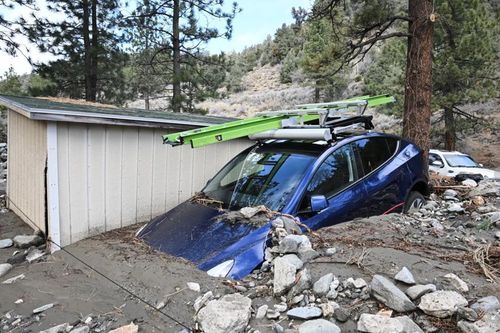 Bão mùa Đông dữ dội tấn công California vào ngày Giáng sinh