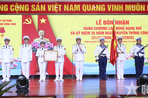 Công ty Cổ phần ICD Tân Cảng Sóng Thần đón nhận Huân chương Lao động hạng Nhì