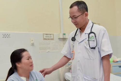 Ống thông truyền hóa chất bị đứt, trôi vào tim người phụ nữ