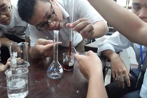 Thầy giáo trẻ tài năng, tấm gương thi đua yêu nước của giáo dục Ninh Bình