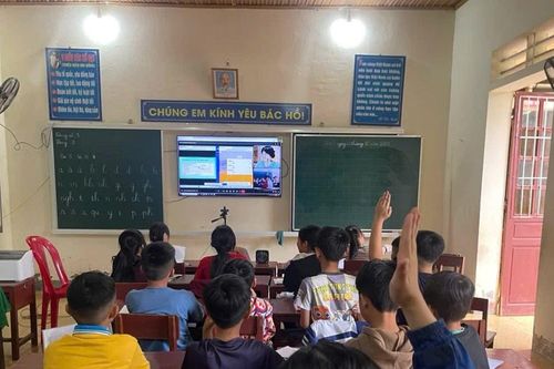 Nhịp cầu tri thức từ những tiết học trực tuyến