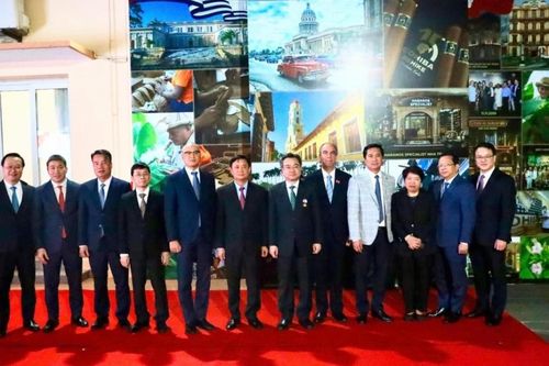 Cuba trao tặng Huân chương Hữu nghị cho Trưởng Ban Chính sách, chiến lược Trung ương Nguyễn Thanh Nghị