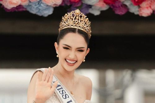 Á hậu Ahtisa Manalo bị khán giả Việt chỉ trích dịp Giáng sinh