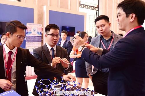 Nhà khoa học trẻ: Yêu nước là phụng sự và dấn thân, sẵn sàng lĩnh ấn tiên phong