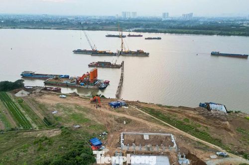 Toàn cảnh đại công trường cầu Ngọc Hồi hơn 11.800 tỷ đồng bắc qua sông Hồng