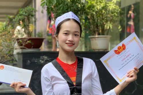 Thủ khoa trăn trở bài toán cha mẹ phải đánh đổi cả gia tài cho con đi học