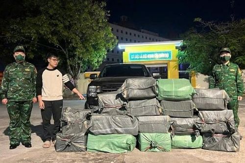 Chặn xe bán tải chở 380kg lòng lợn sấy bốc mùi, không giấy tờ