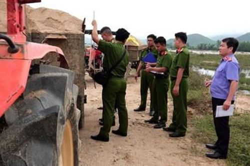 Triệt phá đường dây khai thác cát trái phép quy mô lớn