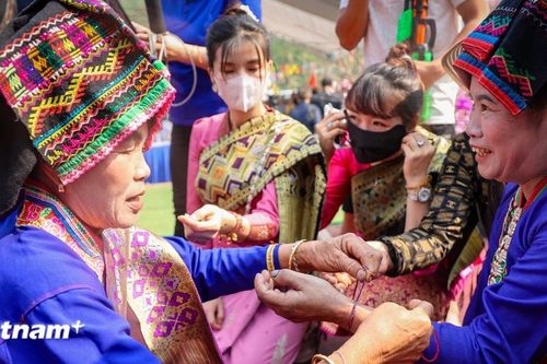 Tìm cơ hội phát triển du lịch trong lớp 'trầm tích' văn hóa của các dân tộc