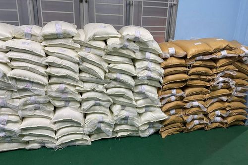 Phát hiện, tạm giữ gần 2 tấn đường không rõ nguồn gốc, xuất xứ bán qua mạng xã hội
