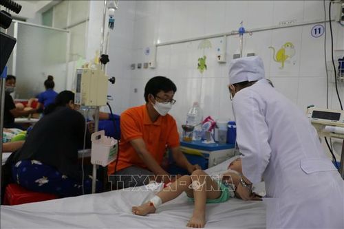 Đoàn công tác Bộ Y tế kiểm tra phòng, chống sốt xuất huyết tại Cà Mau