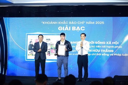 Tạp chí Đời sống & Pháp luật đoạt giải Bạc 'Khoảnh khắc Báo chí'