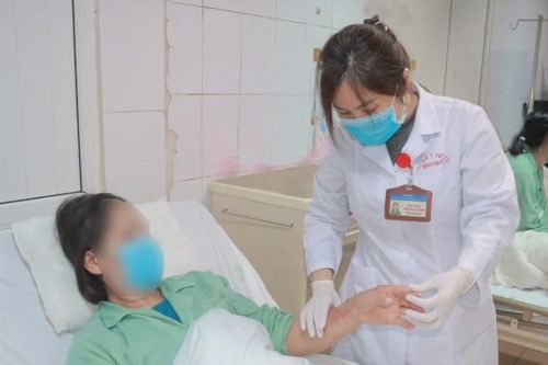 Nổ hóa chất thông bồn cầu đêm giáng sinh, người phụ nữ bỏng nặng