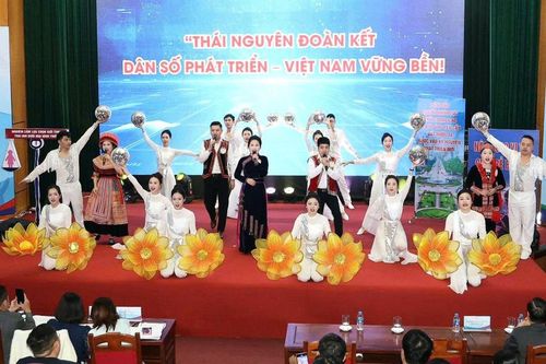 Thời kỳ dân số vàng dần khép lại tạo 'áp lực kép' cho phụ nữ