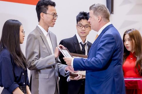 Cơ hội giành học bổng lấy bằng chuẩn Anh Quốc chính quy duy nhất trong năm 2026 tại BUV