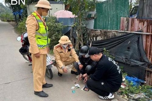 Bắc Ninh: Lực lượng cảnh sát giao thông bắt đối tượng tàng trữ ma túy