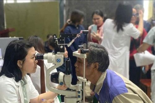 Chăm sóc sức khỏe cho người dân Trà Tân sau mưa lũ