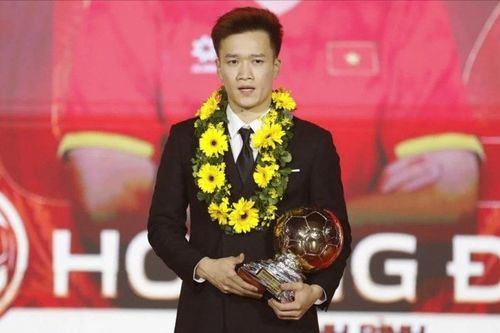 Hoàng Đức lần thứ ba nhận danh hiệu Quả bóng Vàng Việt Nam