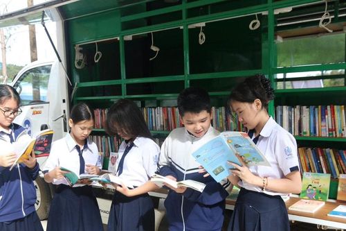 Xe thư viện lưu động đưa hơn 2.500 đầu sách đến học sinh dân tộc thiểu số