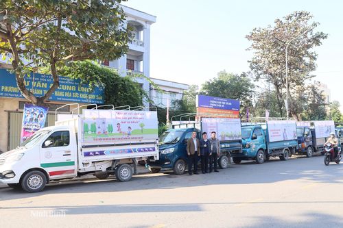 Diễu hành tuyên truyền hưởng ứng Tháng hành động quốc gia về Dân số