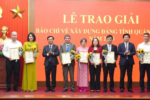 Trao Giải báo chí về xây dựng Đảng tỉnh Quảng Trị năm 2025