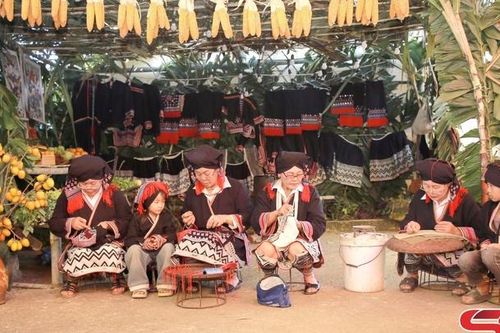 Giữ gìn bản sắc văn hóa dân tộc Dao
