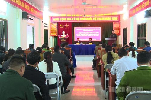 Tổ đại biểu số 17 HĐND tỉnh tiếp xúc cử tri xã Khuôn Lùng
