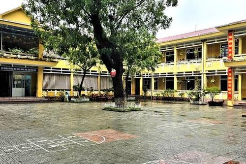 Nhiều học sinh trường tiểu học ở Huế nôn ói, đau bụng sau bữa trưa