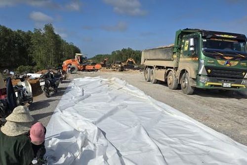 Trời tạnh ráo, nhà thầu đẩy nhanh tiến độ dự án hơn 415 tỷ đồng ở Quảng Trị