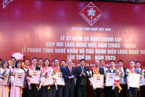 Gần 1.400 nghệ nhân làng nghề được vinh danh