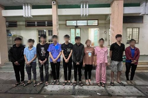 Mâu thuẫn trên mạng, hai nhóm nam nữ hẹn nhau hỗn chiến