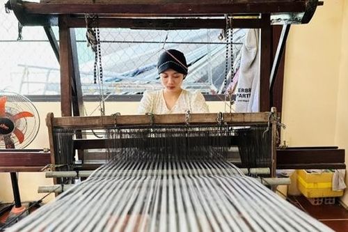 Khám phá làng nghề thổ cẩm Chăm Châu Phong ở An Giang