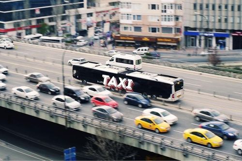Sử dụng xe trên 8 chỗ để kinh doanh taxi là vi phạm