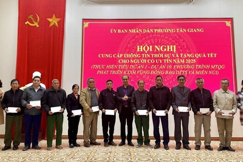 Phường Tân Giang cung cấp thông tin thời sự cho 43 người uy tín