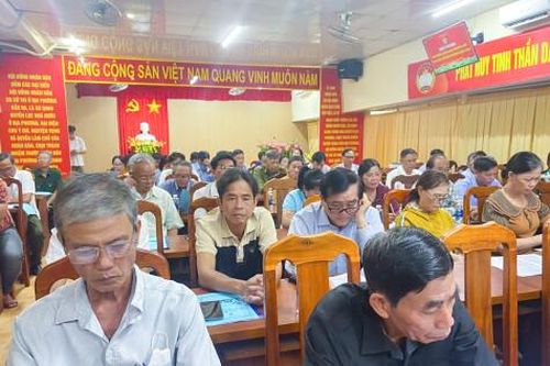 Hơn 100 đại biểu được tập huấn pháp luật về hụi, họ, biêu, phường