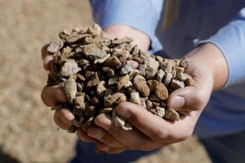 Nhật Bản thử nghiệm khai thác bùn đất hiếm từ đáy biển sâu