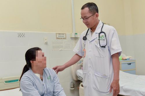 Can thiệp nội mạch lấy dị vật mắc kẹt trong tim nữ bệnh nhân