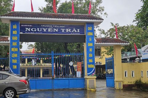 15 học sinh tiểu học ở Huế nôn ói, đau bụng khi ăn trưa bán trú tại trường