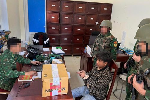 Bắt giữ nam thanh niên vận chuyển 12.000 viên ma túy xuyên biên giới