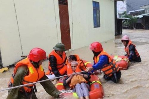 Gần 700.000 lượt cán bộ, chiến sĩ Công an giúp dân vượt bão lũ