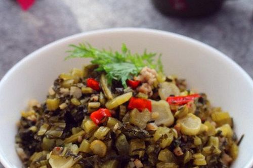 Không phải nấu canh xương, dưa cải muối chua quen thuộc mà đem làm thế này thì 'hết veo' cả nồi cơm!