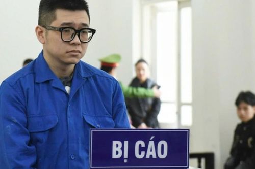 Hoãn phiên tòa xử kẻ hành hung người phụ nữ ở sảnh chung cư Hà Nội