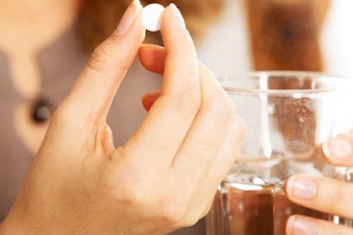 Tự uống thuốc giảm đau chữa đau đầu, bé gái 14 tuổi nhập viện cấp cứu