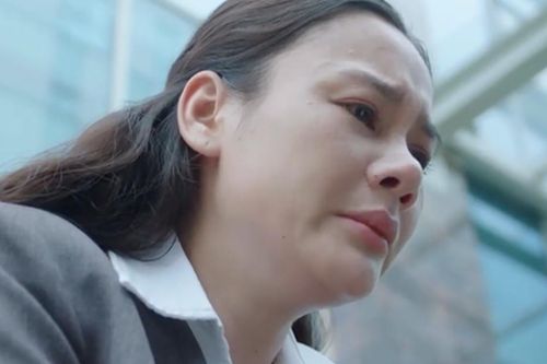 Thanh tra Nguyệt bật khóc sợ bị phát hiện nhận hối lộ thùng tiền